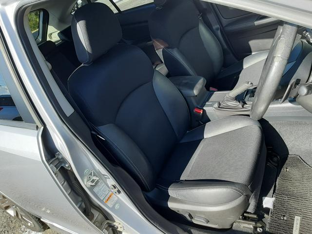 インプレッサスポーツ ２．０ｉアイサイト　アクティブスタイル　４ＷＤ　サンルーフ　電動シート　アダプティブクルーズコントロール　ルーフレール　ハーフレザー席　ＥＴＣ　パドルシフト　禁煙車　スマートキー　プッシュスタート　寒冷地仕様　ＨＩＤライト　リアフォグ　専用１７ＡＷ（33枚目）