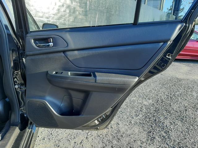 インプレッサＧ４ ２．０ｉ－Ｓ　ＳＴＩフロントリップ　電動シート　ハーフレザー　アルパインオーディオ　プッシュスタート　ＥＴＣ　Ｂｌｕｅｔｏｏｔｈ　ＨＩＤライト　フォグランプ　寒冷地仕様　メッシュグリル　横滑り防止装置　デュアルＡＣ（30枚目）