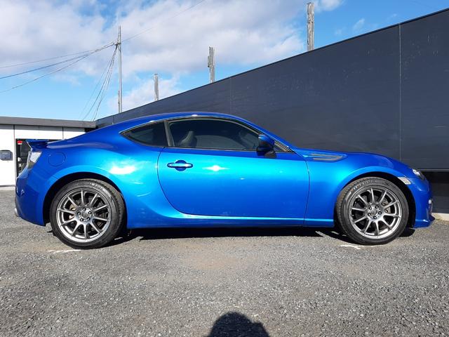 BRZ S 6速MT HKSマフラー BLITZエアクリーナー/サクションパイプ STIタワーバー リアスポイラー バックカメラ Bluetooth ETC プッシュスタート ハーフレザー 禁煙車 HIDライト(4枚目)