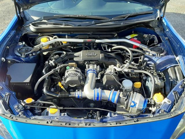BRZ S 6速MT HKSマフラー BLITZエアクリーナー/サクションパイプ STIタワーバー リアスポイラー バックカメラ Bluetooth ETC プッシュスタート ハーフレザー 禁煙車 HIDライト(26枚目)