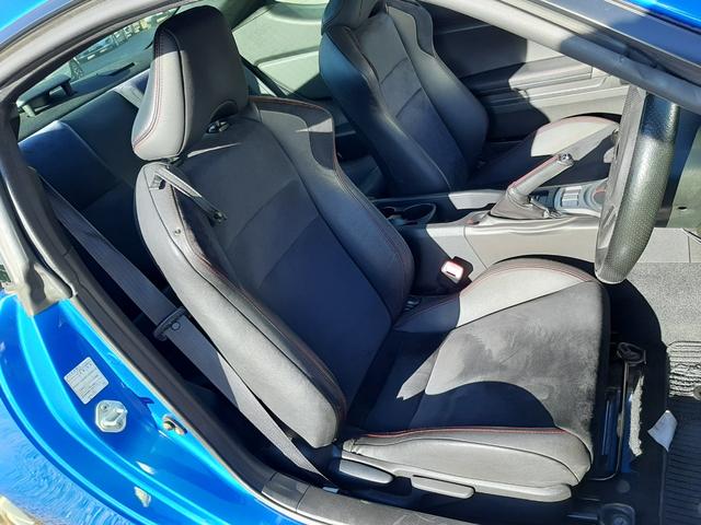 BRZ S 6速MT HKSマフラー BLITZエアクリーナー/サクションパイプ STIタワーバー リアスポイラー バックカメラ Bluetooth ETC プッシュスタート ハーフレザー 禁煙車 HIDライト(34枚目)