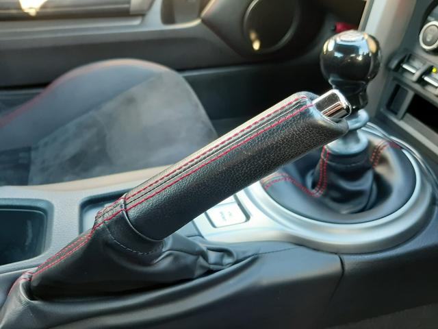 BRZ S 6速MT HKSマフラー BLITZエアクリーナー/サクションパイプ STIタワーバー リアスポイラー バックカメラ Bluetooth ETC プッシュスタート ハーフレザー 禁煙車 HIDライト(42枚目)