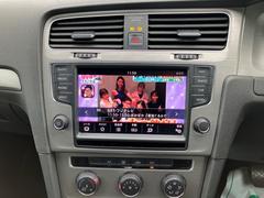 ＴＶ付きの車となっております。ドライブの合間の休憩中に気になる番組を見ることができます。 3