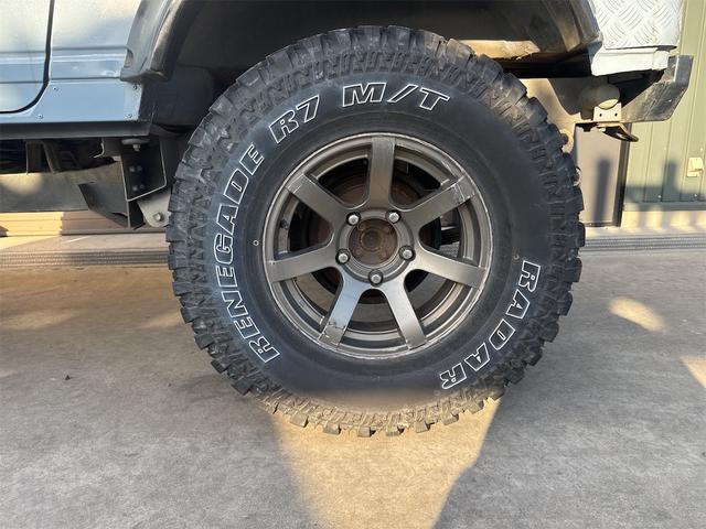 ジムニー 　リフトアップ　全塗装　マッドタイヤ　社外バンパー　リアエアロッカー　ダウンギア（18枚目）