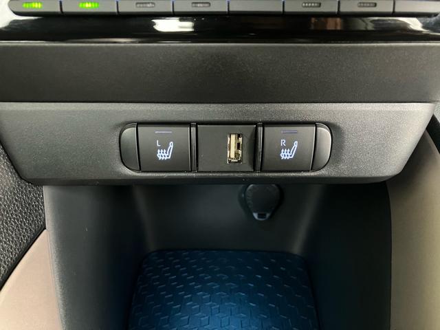 ヤリス Ｚ　モデリスタ１５インチＡＷ　ＬＥＤヘッドライト　シートヒーター　Ｂｌｕｅｔｏｏｔｈ搭載　レーンアシスト　ビルトインＥＴＣ　パークアシスト　ヘルプネット　純正ディスプレイオーディオ　６連ＭＴ（33枚目）