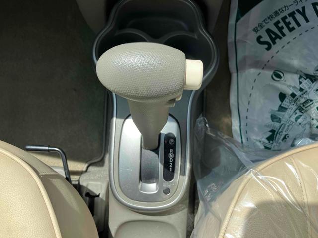 ビュート 　オートライト　ＡＴ　スマートキー　電動格納ミラー　ＣＤ　エアコン　パワーステアリング　パワーウィンドウ　運転席エアバッグ（6枚目）