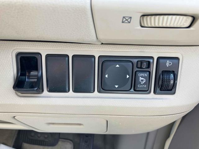 ビュート 　オートライト　ＡＴ　スマートキー　電動格納ミラー　ＣＤ　エアコン　パワーステアリング　パワーウィンドウ　運転席エアバッグ（10枚目）