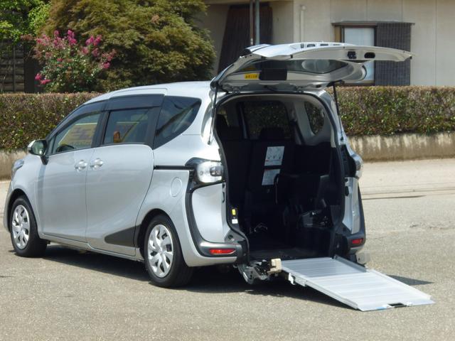 シエンタ X 雹災車凹み有り 車いす仕様車タイプ1 車椅子スローパー スマートキー 衝突軽減装置 純正ナビ バックカメラ ビルトインETC ドライブレコーダー プッシュスタート 黒内装 5名プラスラゲッジスペース(2枚目)