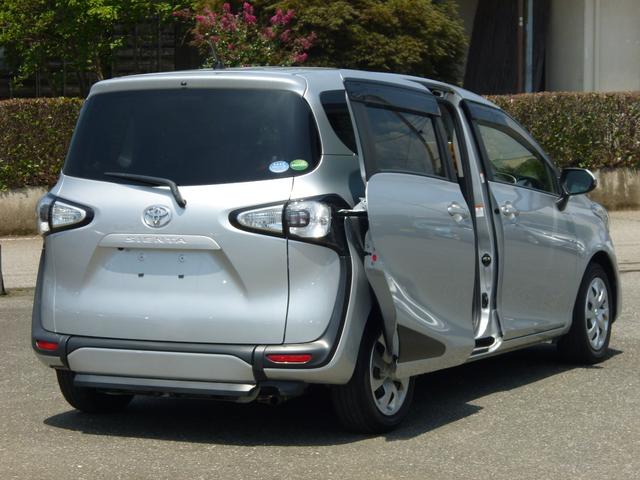 シエンタ X 雹災車凹み有り 車いす仕様車タイプ1 車椅子スローパー スマートキー 衝突軽減装置 純正ナビ バックカメラ ビルトインETC ドライブレコーダー プッシュスタート 黒内装 5名プラスラゲッジスペース(8枚目)