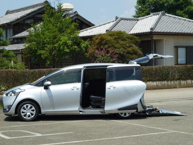 シエンタ X 雹災車凹み有り 車いす仕様車タイプ1 車椅子スローパー スマートキー 衝突軽減装置 純正ナビ バックカメラ ビルトインETC ドライブレコーダー プッシュスタート 黒内装 5名プラスラゲッジスペース(20枚目)