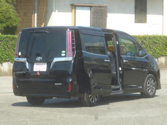 エスクァイア Ｇｉ　雹災現状　後期型　８人乗り　２０００ｃｃ　両側パワースライドドア　プッシュスタート　革シート　前席シートヒーター　アルパインナビ　バックカメラ　アルミ　ボンネット新品交換済（8枚目）