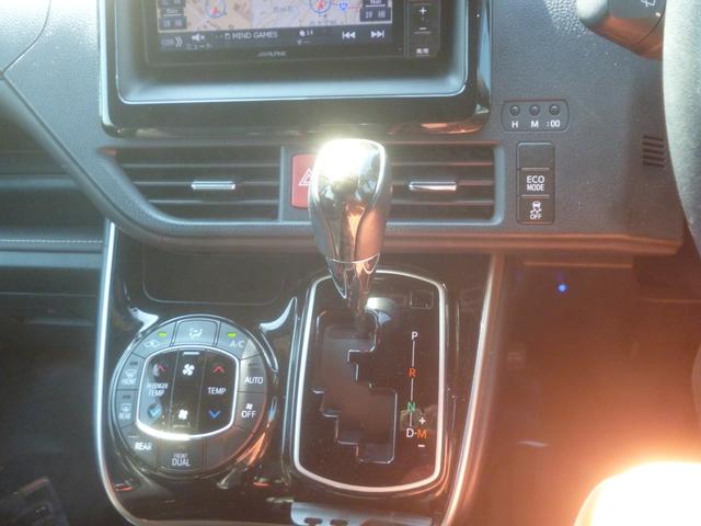 エスクァイア Ｇｉ　雹災現状　後期型　８人乗り　２０００ｃｃ　両側パワースライドドア　プッシュスタート　革シート　前席シートヒーター　アルパインナビ　バックカメラ　アルミ　ボンネット新品交換済（12枚目）