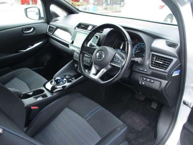 リーフ X Vセレクション プロパイロット ナビ アラウンドビュー レーダークルコン 360°カメラ 踏み間違い防止装置 LEDランプ セキュリティ 1オーナー ETC インテリキー レーンキープアシスト パワーウィンドウ ABS メモリ-ナビ バックカメラ AW(8枚目)