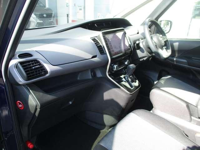 セレナ 2.0 ハイウェイスター V プロパイロット 純正ナビ 両側オートドア 1オナ アルミ 衝突被害軽減 LDP エアバッグ 両側オートスライドドア インテリジェントキー サイドカメラ メモリーナビ アダプティブクルーズコントロール アイドリングストップ ナビTV ドラレコ(11枚目)