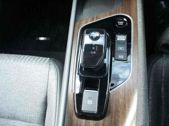 オーラ １．２　Ｇ　プロパイロット　純正ナビ　アラウンドビュ　自動（被害軽減）ブレーキ　ＬＫＡ　サイドカメラ　ＥＴＣ　ドライブレコーダー　イモビライザー　アルミホイール　インテリジェントキー　パワーウィンドウ　ワンオーナー　フルオートエアコン　キーレスエントリー（17枚目）