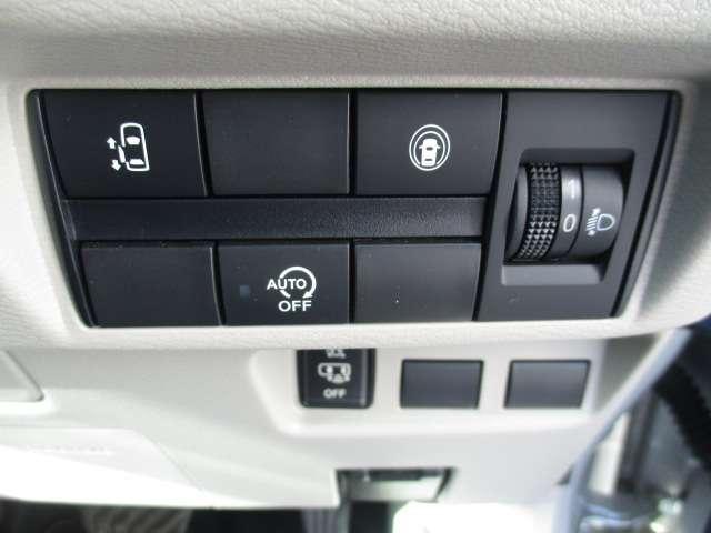 ルークス ６６０　Ｘ　ナビ　アラウンドビュー　左オートドア　アラモニ　前後衝突軽減ブレーキ　ワンオーナー車　車線逸脱防止　スマートキー　キーフリー　ｉ－ｓｔｏｐ　フルオートエアコン　パワーウインドウ　バックカメラ　盗難防止　Ｗエアバック　メモリーナビ　ＡＢＳ（17枚目）