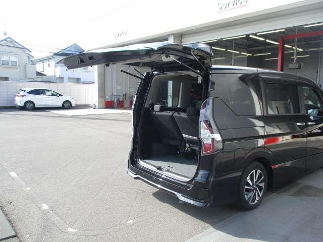 セレナ １．２　ｅ－ＰＯＷＥＲ　ハイウェイスター　Ｖ　プロパイロット　純正ナビ　後席モニター　３６０°カメラ　エマジェンシーブレーキ　１オナ　スマキー　バックカメラ　ＬＥＤ　レーンアシスト　ＥＴＣ　ドラレコ　イモビ　フルオートエアコン　アルミホイール　エアバック　メモリーナビ　キーフリー（7枚目）