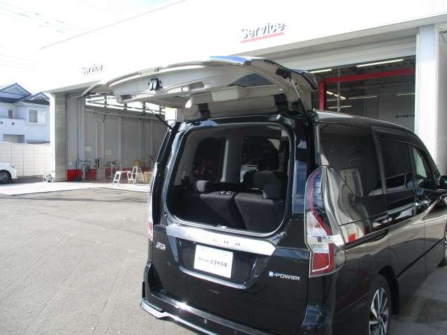 セレナ １．２　ｅ－ＰＯＷＥＲ　ハイウェイスター　Ｖ　プロパイロット　純正ナビ　後席モニター　３６０°カメラ　エマジェンシーブレーキ　１オナ　スマキー　バックカメラ　ＬＥＤ　レーンアシスト　ＥＴＣ　ドラレコ　イモビ　フルオートエアコン　アルミホイール　エアバック　メモリーナビ　キーフリー（8枚目）