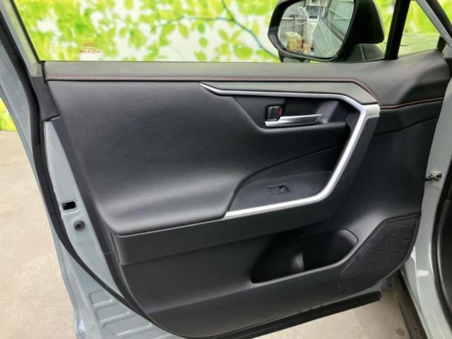 RAV4 4WDアドベンチャー 新品タイヤ/保証書/純正 SDナビ/衝突安全装置/シートヒーター 前席/車線逸脱防止支援システム/シート 合皮/パーキングアシスト バックガイド/電動バックドア/ヘッドランプ LED バックカメラ(20枚目)