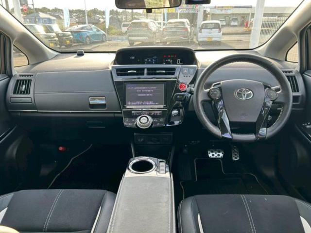 プリウスアルファ Ｓツーリングセレクション・Ｇｓ　新品タイヤ／保証書／純正　８インチ　ＳＤナビ／シート　ハーフレザー／ヘッドランプ　ＬＥＤ／ＥＴＣ／ＥＢＤ付ＡＢＳ／横滑り防止装置／アイドリングストップ／バックモニター／フルセグＴＶ　バックカメラ（4枚目）