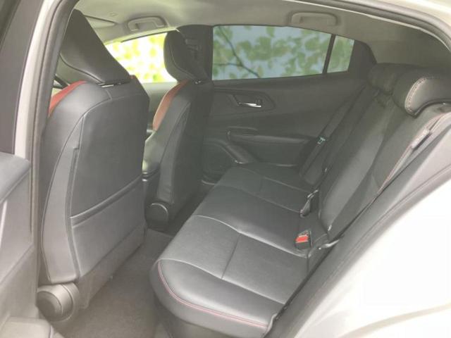 プリウス Ｚ　モデリスタエアロ／保証書／ディスプレイオーディオ＋ナビ／デジタルインナーミラー／衝突安全装置／シートヒーター　前席／全方位モニター／車線逸脱防止支援システム／シート　合皮　衝突被害軽減システム（7枚目）