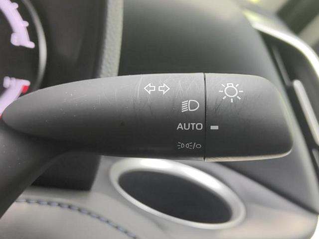 ヴォクシー Ｓ－Ｚ　★★★ディスプレイオーディオ＋ナビ１０．５インチ／トヨタセーフティセンス／両側電動スライドドア／シートヒーター　前席／車線逸脱防止支援システム／パーキングアシスト　バックガイド　衝突被害軽減システム（15枚目）