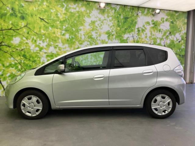 フィットハイブリッド ハイブリッド 純正 SDナビ/ETC/EBD付ABS/アイドリングストップ/クルーズコントロール/バックモニター/ワンセグTV/エアバッグ 運転席/エアバッグ 助手席/パワーウインドウ/キーレスエントリー(2枚目)