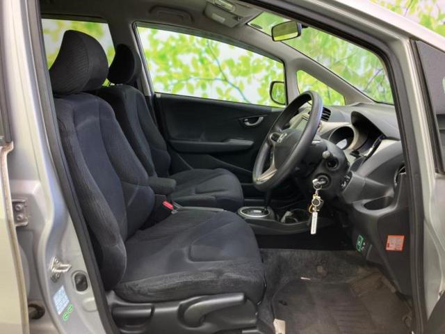 フィットハイブリッド ハイブリッド 純正 SDナビ/ETC/EBD付ABS/アイドリングストップ/クルーズコントロール/バックモニター/ワンセグTV/エアバッグ 運転席/エアバッグ 助手席/パワーウインドウ/キーレスエントリー(7枚目)