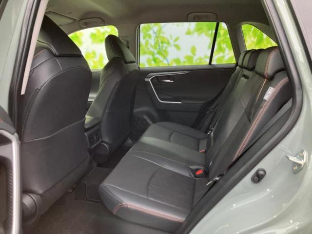 ＲＡＶ４ ４ＷＤハイブリッドアドベンチャー　保証書／ディスプレイオーディオ＋ナビ／デジタルインナーミラー／衝突安全装置／シートヒーター　前席／パノラミックビューモニター／車線逸脱防止支援システム／シート　合皮／ヘッドランプ　ＬＥＤ　全周囲カメラ（6枚目）