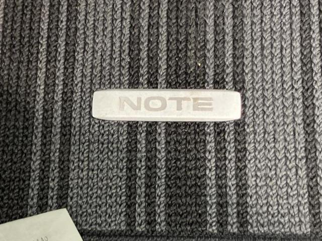 ノート Ｘ　新品タイヤ／保証書／純正　ＳＤナビ／エマージェンシーブレーキ／車線逸脱防止支援システム／Ｂｌｕｅｔｏｏｔｈ接続／ＥＴＣ／ＥＢＤ付ＡＢＳ／横滑り防止装置／アイドリングストップ／フルセグＴＶ　ワンオーナー（36枚目）