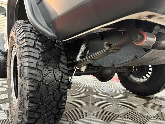 ジープ・チェロキー 　リフトアップ　ＦＯＸショック　社外タイヤホイールＡＷ　正規ディーラー車（15枚目）