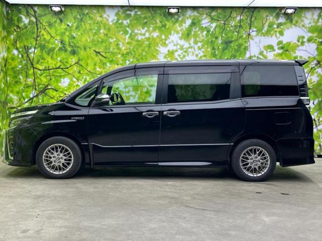 ヴォクシー ハイブリッドＺＳキラメキ２　新品タイヤ／純正　１０インチ　ＳＤナビ／フリップダウンモニター　純正　１２．１インチ／トヨタセーフティセンス／両側電動スライドドア／シートヒーター　前席／車線逸脱防止支援システム　衝突被害軽減システム（2枚目）