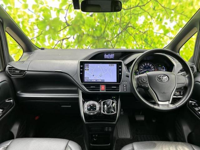 ヴォクシー ハイブリッドＺＳキラメキ２　新品タイヤ／純正　１０インチ　ＳＤナビ／フリップダウンモニター　純正　１２．１インチ／トヨタセーフティセンス／両側電動スライドドア／シートヒーター　前席／車線逸脱防止支援システム　衝突被害軽減システム（4枚目）