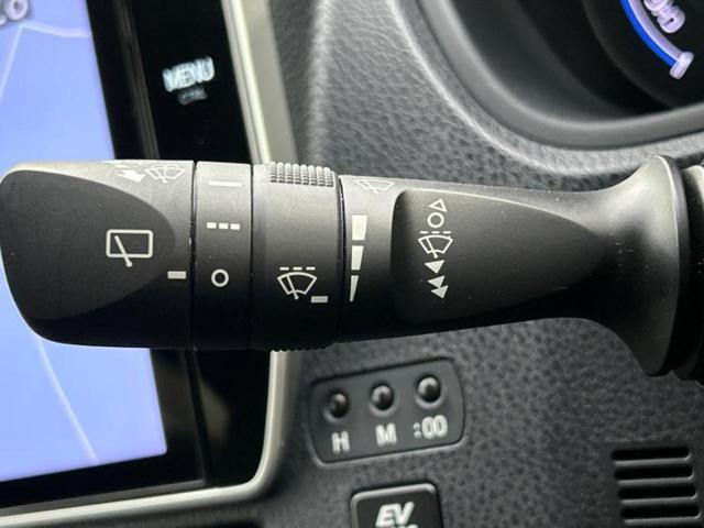 ヴォクシー ハイブリッドＺＳキラメキ２　新品タイヤ／純正　１０インチ　ＳＤナビ／フリップダウンモニター　純正　１２．１インチ／トヨタセーフティセンス／両側電動スライドドア／シートヒーター　前席／車線逸脱防止支援システム　衝突被害軽減システム（18枚目）