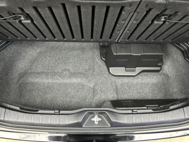 ヴォクシー ハイブリッドＺＳキラメキ２　新品タイヤ／純正　１０インチ　ＳＤナビ／フリップダウンモニター　純正　１２．１インチ／トヨタセーフティセンス／両側電動スライドドア／シートヒーター　前席／車線逸脱防止支援システム　衝突被害軽減システム（26枚目）