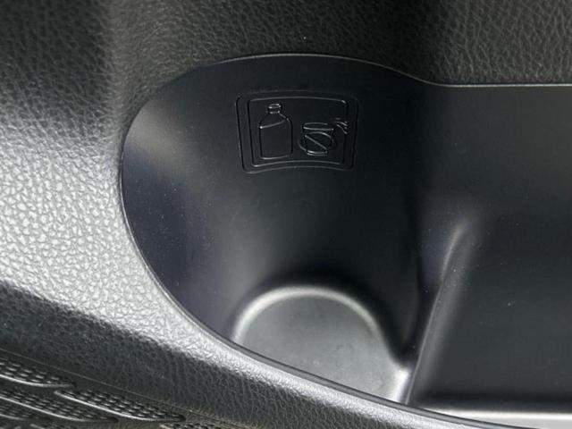 ヴォクシー ハイブリッドＺＳキラメキ２　新品タイヤ／純正　１０インチ　ＳＤナビ／フリップダウンモニター　純正　１２．１インチ／トヨタセーフティセンス／両側電動スライドドア／シートヒーター　前席／車線逸脱防止支援システム　衝突被害軽減システム（46枚目）