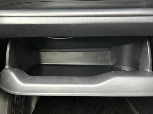 ヴォクシー ハイブリッドＺＳキラメキ２　新品タイヤ／純正　１０インチ　ＳＤナビ／フリップダウンモニター　純正　１２．１インチ／トヨタセーフティセンス／両側電動スライドドア／シートヒーター　前席／車線逸脱防止支援システム　衝突被害軽減システム（51枚目）