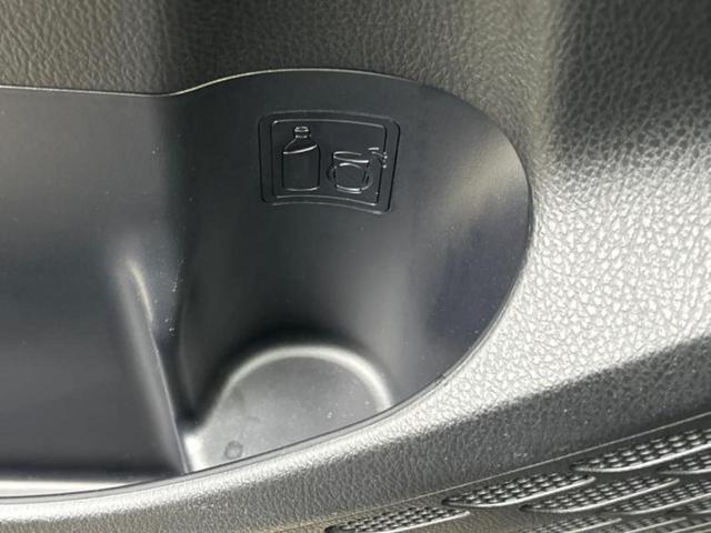 ヴォクシー ハイブリッドＺＳキラメキ２　新品タイヤ／純正　１０インチ　ＳＤナビ／フリップダウンモニター　純正　１２．１インチ／トヨタセーフティセンス／両側電動スライドドア／シートヒーター　前席／車線逸脱防止支援システム　衝突被害軽減システム（52枚目）