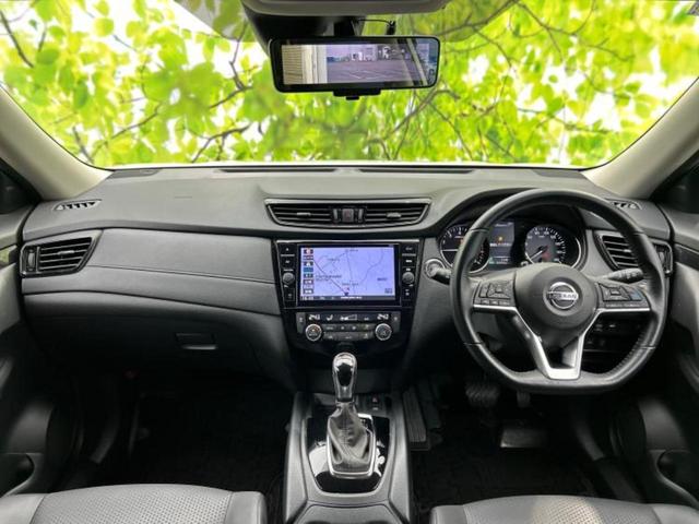 エクストレイル ４ＷＤ２０Ｘｉ　Ｖセレクション　保証書／純正　９インチ　ＳＤナビ／インテリジェントルームミラー／エマージェンシーブレーキ／シートヒーター　全席／アラウンドビューモニター／車線逸脱防止支援システム／シート　撥水加工／プロパイロット（4枚目）