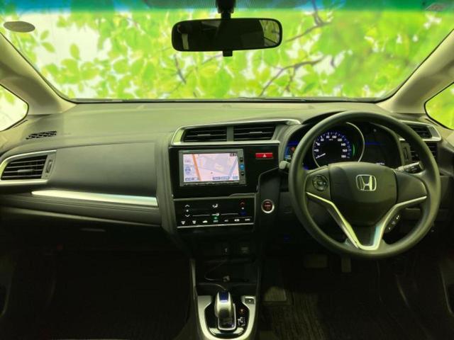 フィットハイブリッド ハイブリッド・Ｆパッケージ　純正　ＳＤナビ／シートヒーター　前席／ヘッドランプ　ＬＥＤ／Ｂｌｕｅｔｏｏｔｈ接続／ＥＴＣ／ＥＢＤ付ＡＢＳ／横滑り防止装置／アイドリングストップ／バックモニター／フルセグＴＶ／ＤＶＤ　バックカメラ（4枚目）