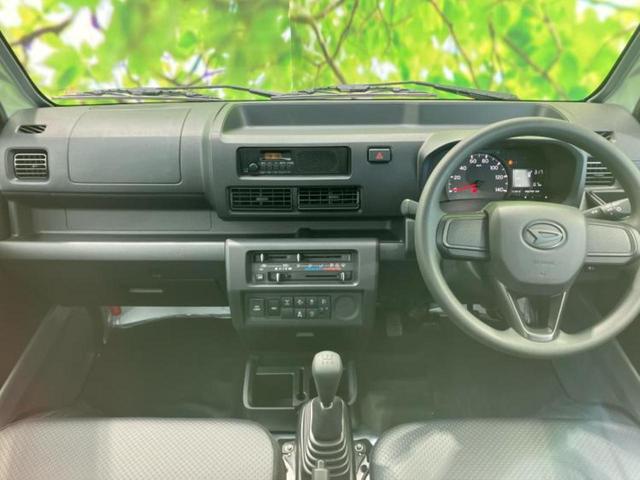 ハイゼットトラック 4WDスタンダードノウヨウスペシャル 保証書/スマートアシスト(トヨタ・ダイハツ)/車線逸脱防止支援システム/届出済未使用車/EBD付ABS/横滑り防止装置/アイドリングストップ/禁煙車/エアバッグ 運転席/パワーステアリング 4WD(4枚目)