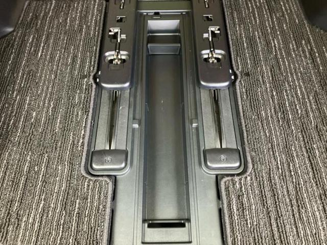 アルファードハイブリッド ４ＷＤハイブリッドＸ　純正　９インチ　ＳＤナビ／フリップダウンモニター　純正　１２．８インチ／デジタルインナーミラー／トヨタセーフティセンス／両側電動スライドドア／車線逸脱防止支援システム／ドライブレコーダー　前後　４ＷＤ（28枚目）