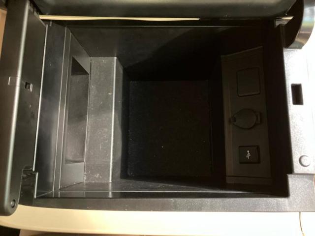 アルファードハイブリッド ４ＷＤハイブリッドＸ　純正　９インチ　ＳＤナビ／フリップダウンモニター　純正　１２．８インチ／デジタルインナーミラー／トヨタセーフティセンス／両側電動スライドドア／車線逸脱防止支援システム／ドライブレコーダー　前後　４ＷＤ（38枚目）