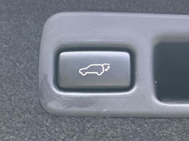 ハリアー ４ＷＤプログレス　ＪＢＬ／純正　９インチ　ＳＤナビ／トヨタセーフティセンス／パノラミックビューモニター／車線逸脱防止支援システム／シート　ハーフレザー／電動バックドア／ヘッドランプ　ＬＥＤ／Ｂｌｕｅｔｏｏｔｈ接続（27枚目）