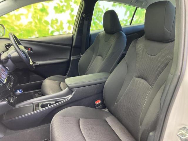 プリウス Ｓセーフティプラス２　保証書／純正　９インチ　ＳＤナビ／トヨタセーフティセンス／全方位モニター／車線逸脱防止支援システム／ヘッドランプ　ＬＥＤ／Ｂｌｕｅｔｏｏｔｈ接続／ＥＢＤ付ＡＢＳ／横滑り防止装置　衝突被害軽減システム（7枚目）