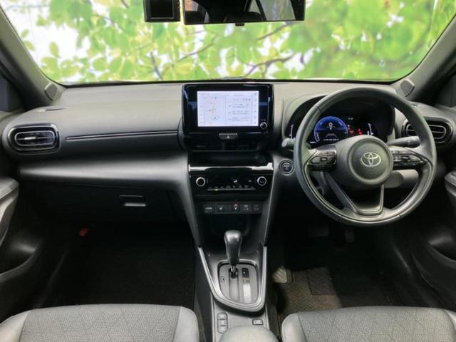 ヤリスクロス ハイブリッドＺ　保証書／ディスプレイオーディオ＋ナビ８インチ／トヨタセーフティセンス／シートヒーター　前席／パノラミックビューモニター／車線逸脱防止支援システム／シート　ハーフレザー／ドライブレコーダー　前後（4枚目）