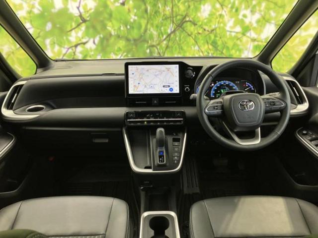 ノア ハイブリッドＳ－Ｚ　エアロ／保証書／純正　１０インチ　ＳＤナビ／フリップダウンモニター　純正　１３．２インチ／衝突安全装置／両側電動スライドドア／シートヒーター／パノラミックビューモニター／車線逸脱防止支援システム（4枚目）