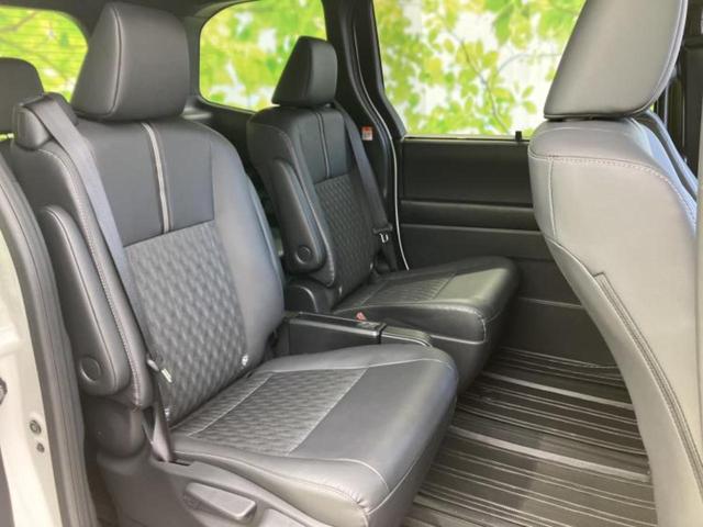 ノア ハイブリッドＳ－Ｚ　エアロ／保証書／純正　１０インチ　ＳＤナビ／フリップダウンモニター　純正　１３．２インチ／衝突安全装置／両側電動スライドドア／シートヒーター／パノラミックビューモニター／車線逸脱防止支援システム（6枚目）