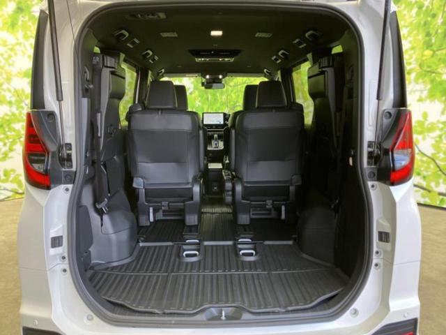 ノア ハイブリッドＳ－Ｚ　エアロ／保証書／純正　１０インチ　ＳＤナビ／フリップダウンモニター　純正　１３．２インチ／衝突安全装置／両側電動スライドドア／シートヒーター／パノラミックビューモニター／車線逸脱防止支援システム（21枚目）