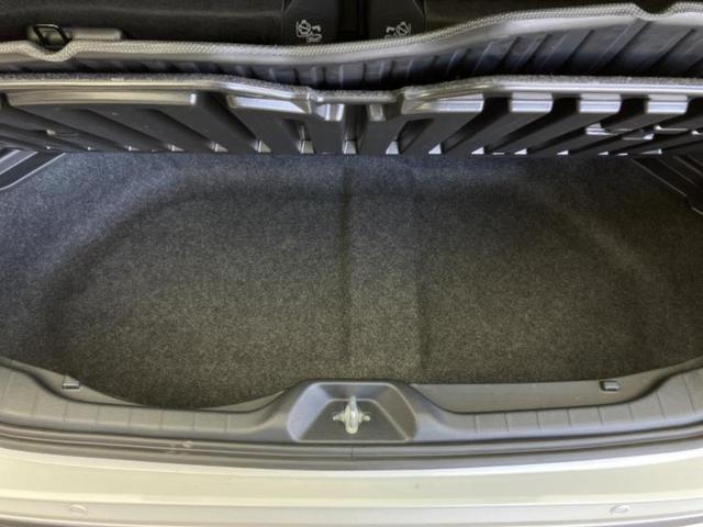 ノア ハイブリッドＳ－Ｚ　エアロ／保証書／純正　１０インチ　ＳＤナビ／フリップダウンモニター　純正　１３．２インチ／衝突安全装置／両側電動スライドドア／シートヒーター／パノラミックビューモニター／車線逸脱防止支援システム（26枚目）